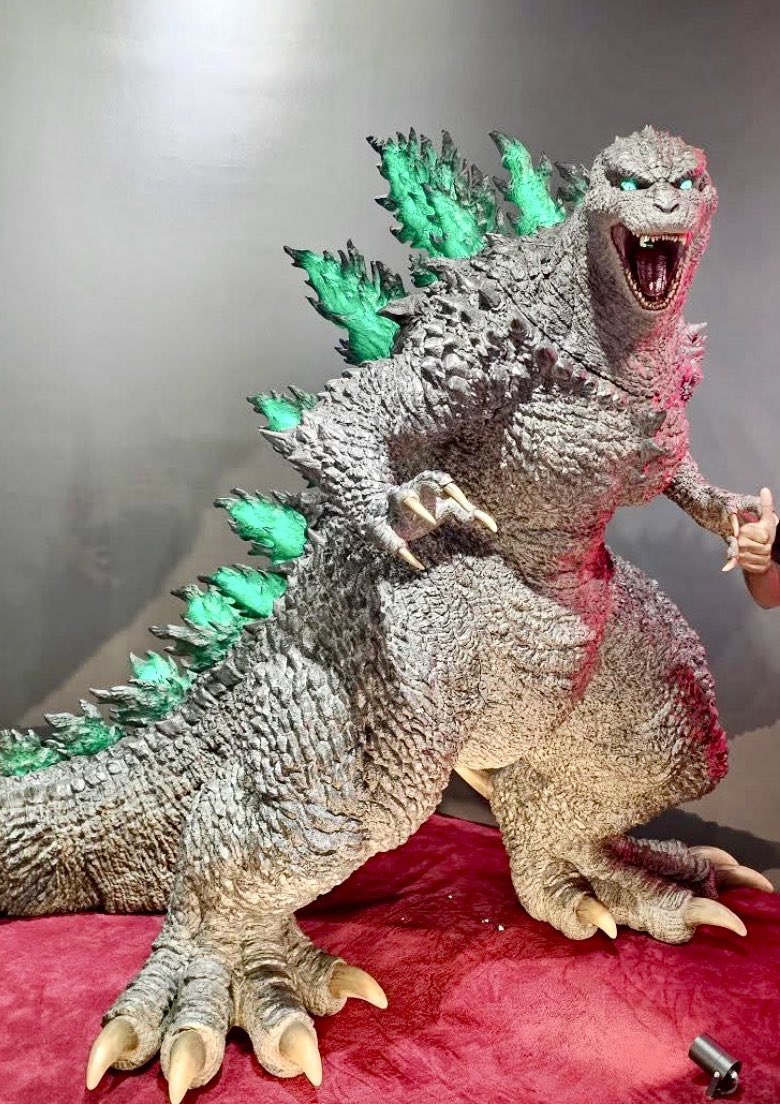 DangervilleTeam's tweet image. A new Godzilla design has been unveiled in Malaysia. Linked to Southeast Asia’s first ever Godzilla store, it’s unclear if this will appear in a new film. Either way it looks incredible! #Godzilla