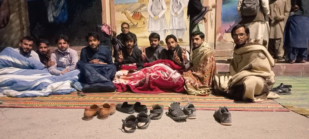 جب فزیوتھراپی نظرانداز ہوتی ہے تو معذوری بڑھتی ہے۔بلوچستان میں 1500+ تربیت یافتہ فزیوتھراپسٹ بے روزگار ہیں، جبکہ سرکاری ہسپتالوں میں بحالی کا نظام تقریباً مفلوج ہے۔
یہ غفلت نہیں، عوامی صحت کا بحران ہے  جس پر فوری حکومتی فیصلہ ناگزیر ہے۔
<a href="/HealthDepartme5/">Health Department, GoB</a>  <a href="/PakSarfrazbugti/">Sarfraz Bugti</a>