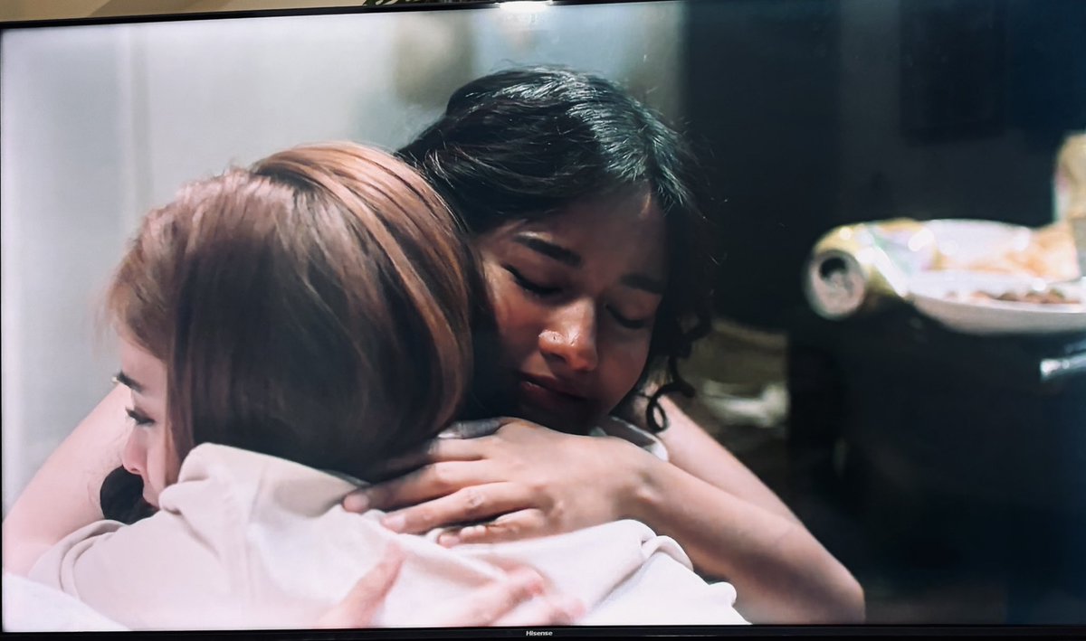 FanGirlAnon8's tweet photo. May we have this kind of support system for our darkest days.

CANCEL LARKIN SANCHEZ
#GSOTTheOtherGirl
#WilBea https://t.co/R9IcHTxO8y