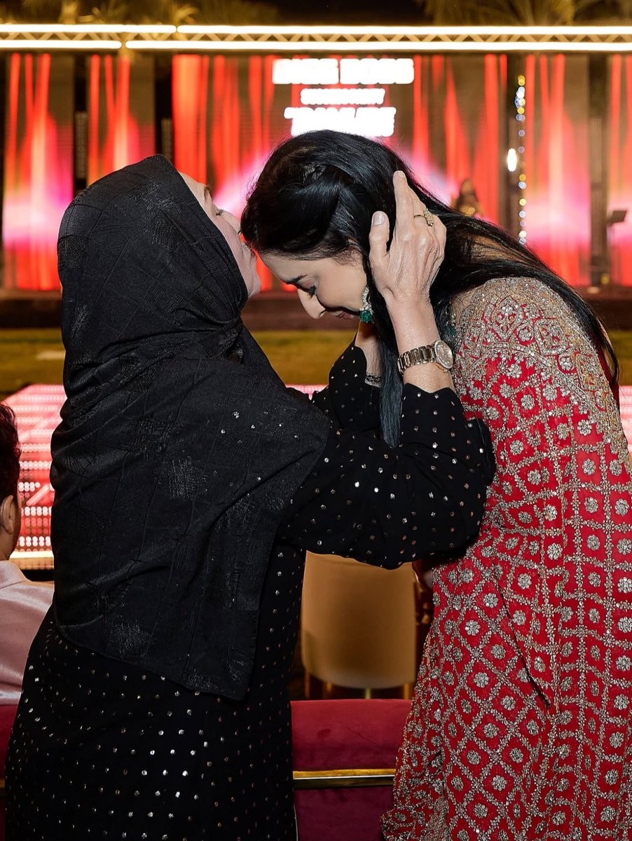 The most special memories of that night, so happy to see d love n respect they showed towards Tanya 🥹❤️🧿

#TanyaMittal𓃶 #TanyaMittal 
#TanyaKaParivaar