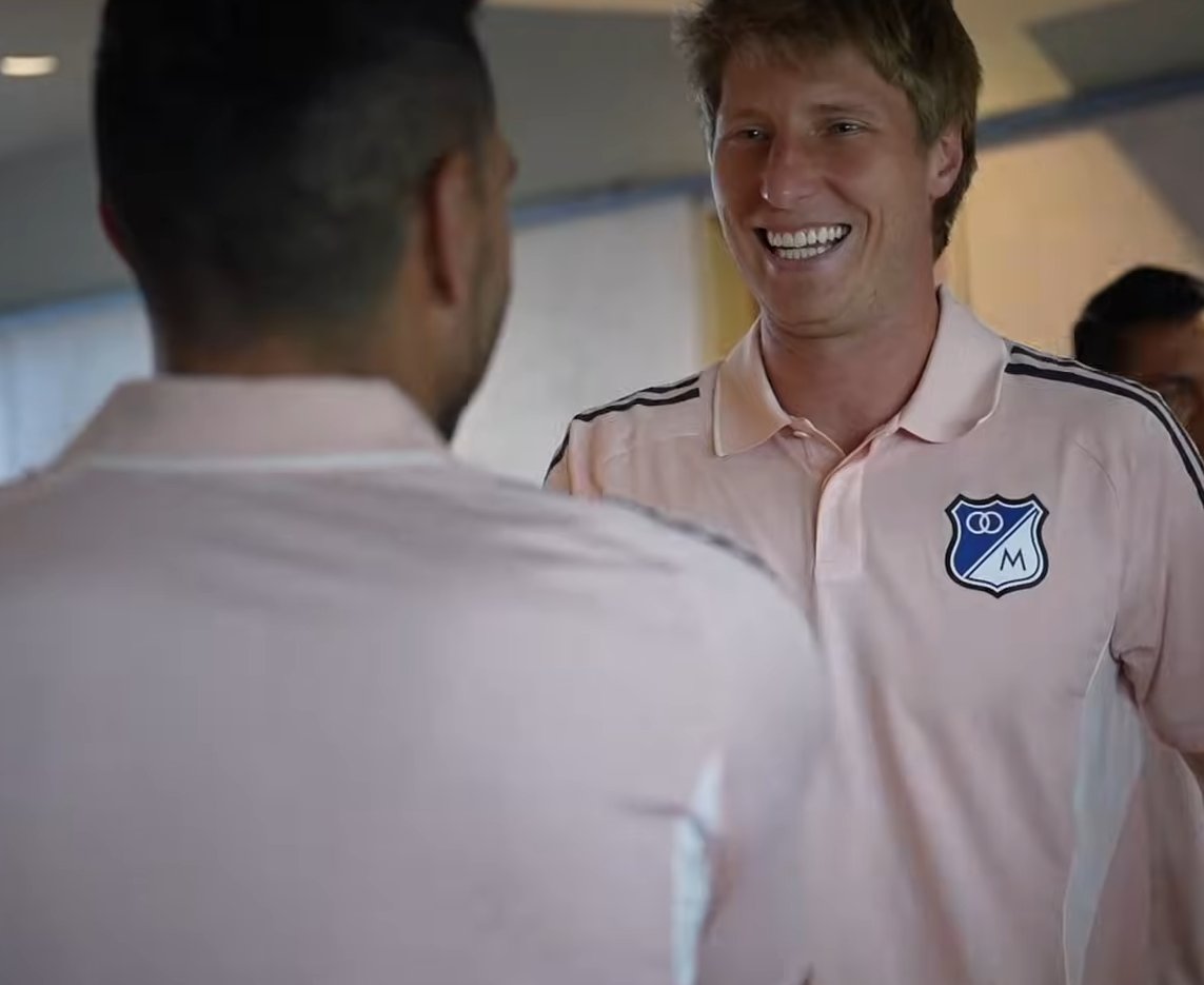 Llinás con la esposa // Ahh pero con Falcao...