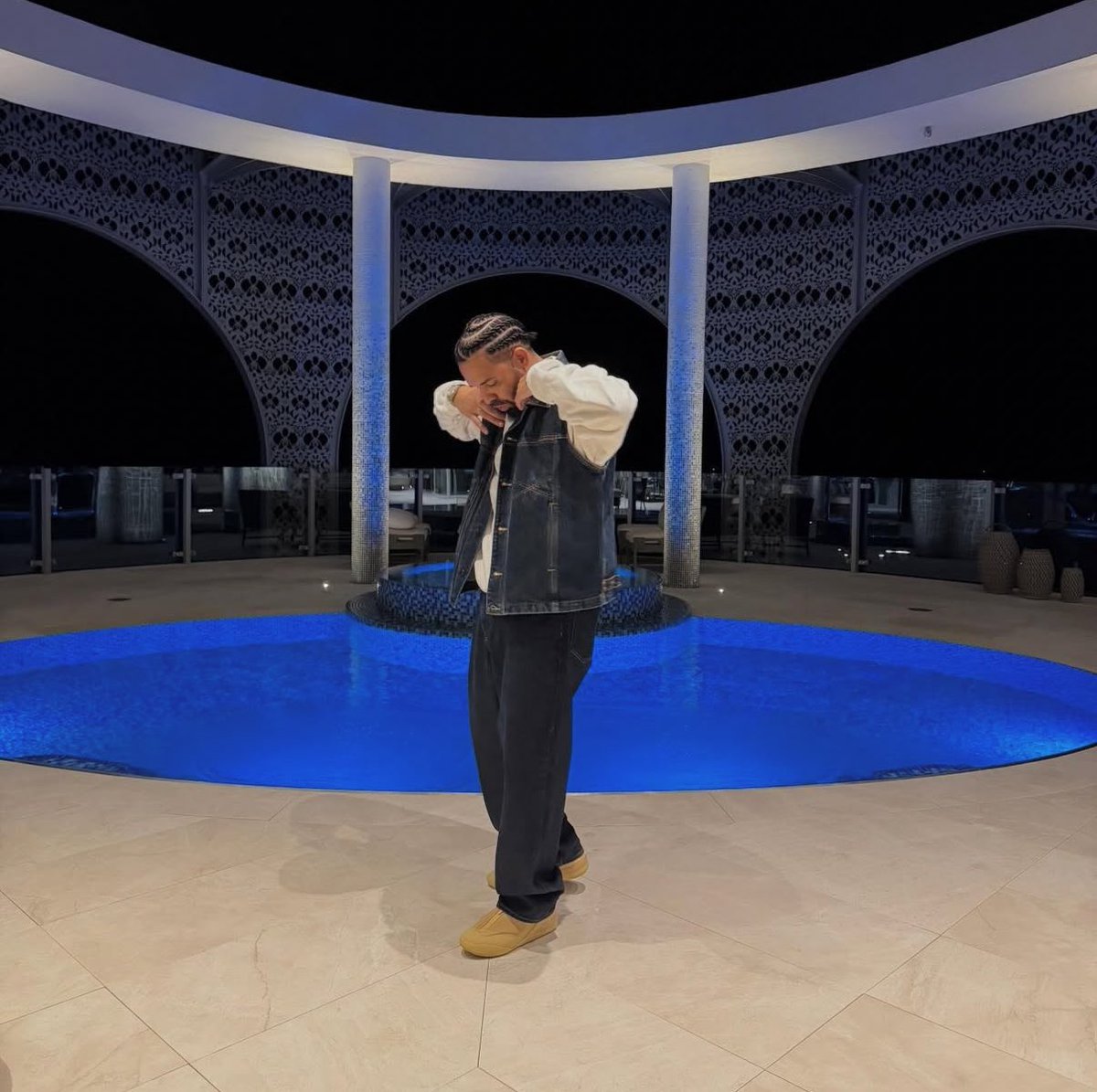 DrakeDirect's tweet image. I was expecting people who look up to me to look me in the eyes too I thought that’s the least they could do…but I was wrong about them like I was wrong about you.