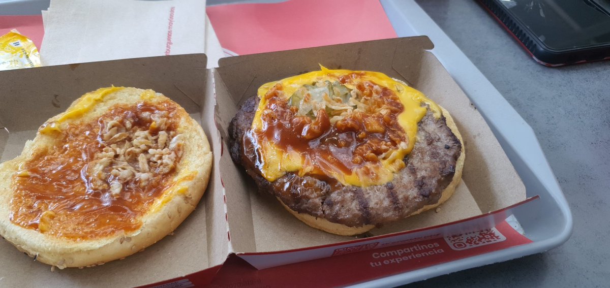 jmrincon81's tweet photo. @Mostaza_ok una cagada como te sirven tu hamburguesa en Río Cuarto. Encima reclamas y no te dan bola https://t.co/mQ0MGvISa4