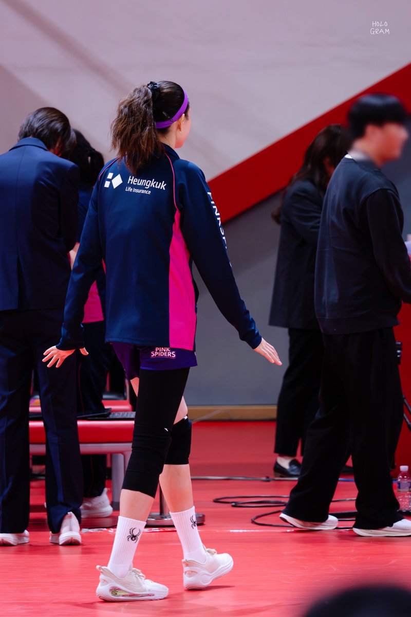 260109 광주 #김수지 #kimsuji

경기종료후 싸인하러가는 뒷모습도 커염 그자체;; 💜💜💜💜