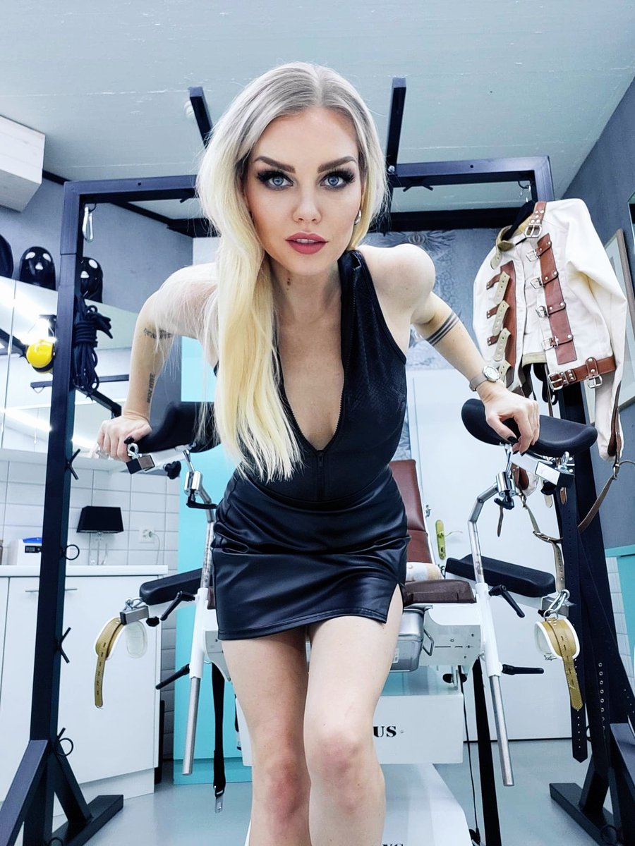 Lady Alex KinkyPearl tweet media