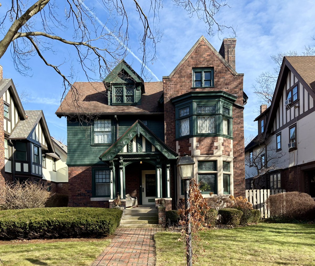 JoshLipnik's tweet image. The Charles C. Hinchman House (1902) in Detroit’s Indian Village neighborhood, an early residential design by Albert Kahn with a glorious carved wood entryway.