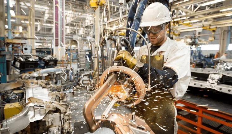 La actividad económica cayó 8,7% en noviembre.

En el anteúltimo mes del 2025, quince de las dieciséis divisiones de la industria manufacturera presentaron caídas interanuales.

agendapyme.com.ar/2026/01/09/la-…