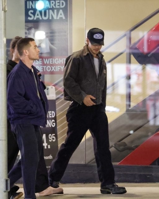 Roxxxie_vv's tweet image. maybe a new project🤔