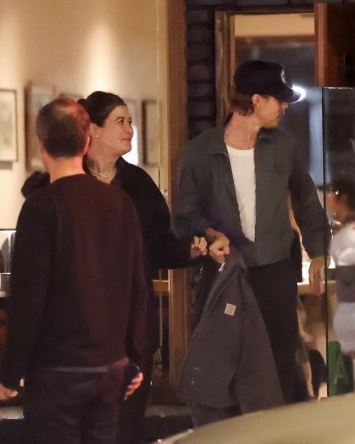 Roxxxie_vv's tweet image. maybe a new project🤔