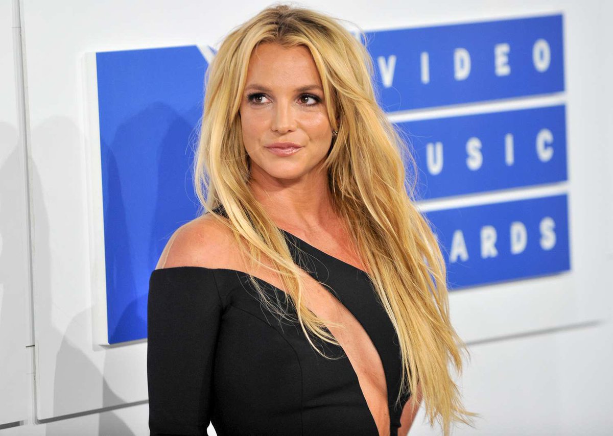 PopTingz's tweet image. Britney Spears reveals she hopes to perform again soon in the UK &amp;amp; Australia but NOT the USA.