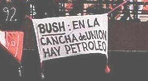 Tomasaragon_'s tweet photo. Tenemos el clasico más boludo del fútbol argentino, son  tan pavos que tuvieron que copiar una bandera que ya usó COLÓN hace más de 20 años https://t.co/BXlzwQRcFr