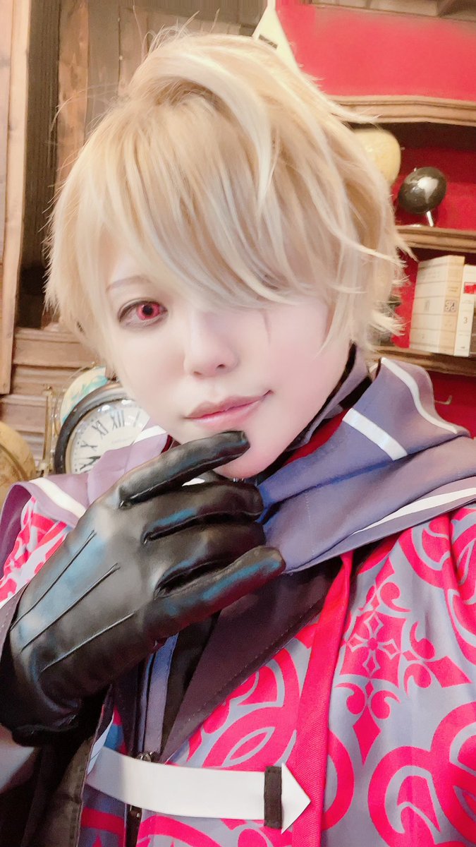 昨日の分の西くん🧙‍♀️
ちゃんと片目閉じてるのに前髪ですべて隠れている悲しさ