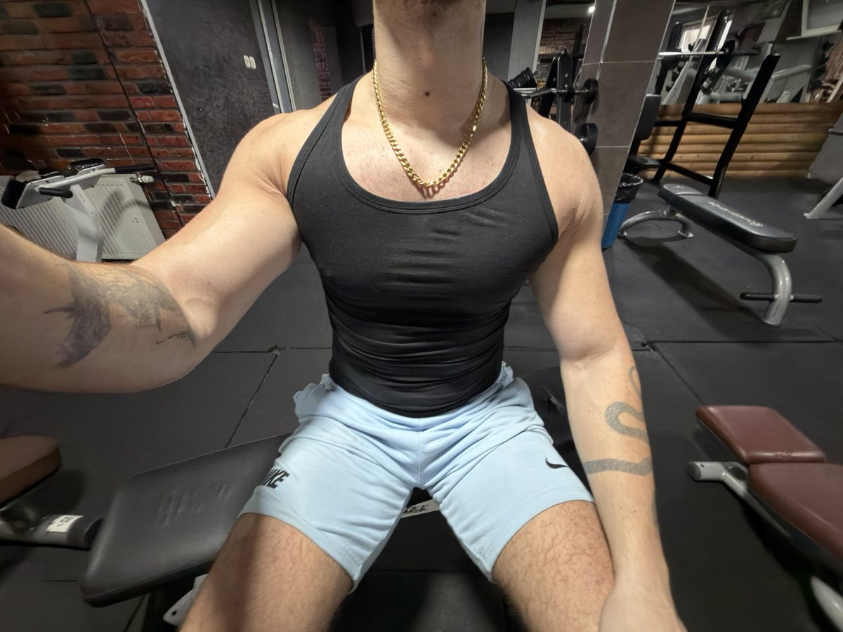 daves7q's tweet photo. Gym empty https://t.co/JzNrZ8BbT6