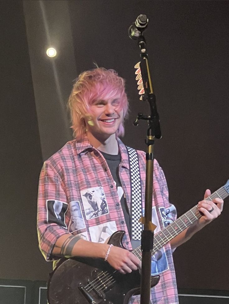 pink hair michael comeback home i miss the kids 😭😭