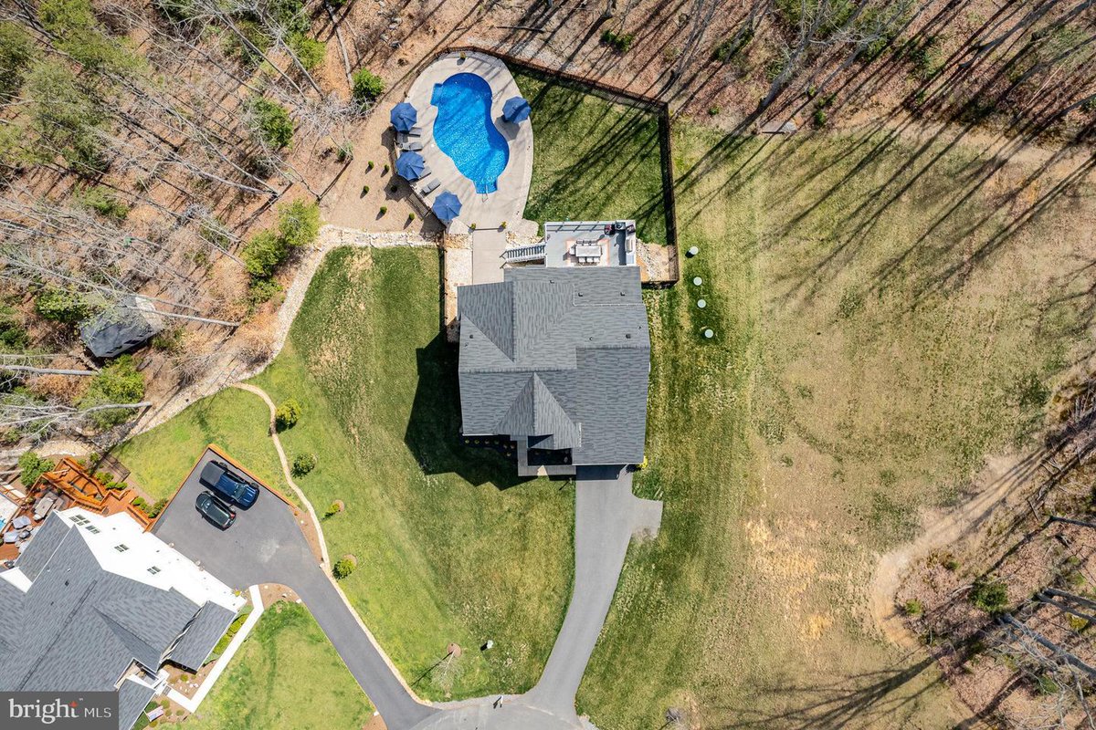 ✨ Global Luxury Home of the Week ✨
105 Adelaide Court offers the perfect balance of luxury, privacy, and proximity to Downtown Fredericksburg. 
4BD, 5BA
A rare opportunity to own something truly special. 🏡
coldwellbankerelite.com/listing/VA/Fre…