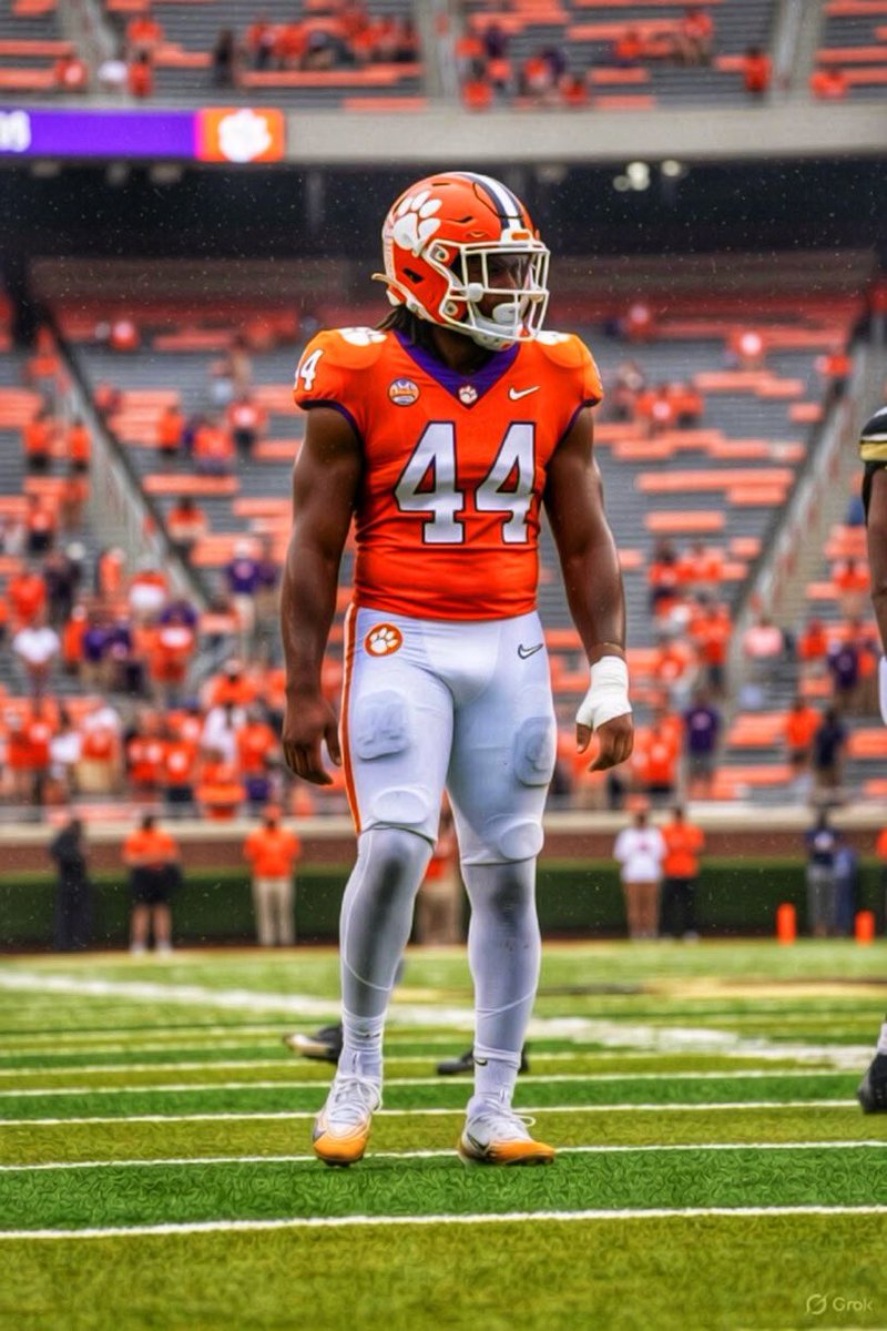 tkdeezly's tweet image. London going from playing for my 🐐 to now playing for my team is going to be a beautiful thing to watch 🥹 #AllIn