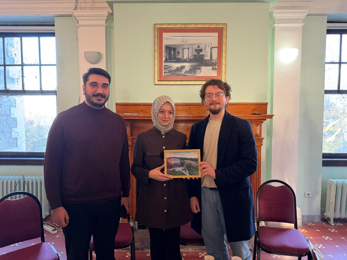 📍 Boğaziçi Üniversitesi 

Gençlik Kolları Genel Başkan Yardımcımız ve Türkiye’nin en genç milletvekili <a href="/ZehraNurAydemr/">Zehranur Aydemir</a> ile yoğun final haftasına samimi bir kahve molası verdik.

Kıymetli vekilimize katılımlarından ve verimli sohbetlerinden dolayı çok teşekkür ediyoruz.