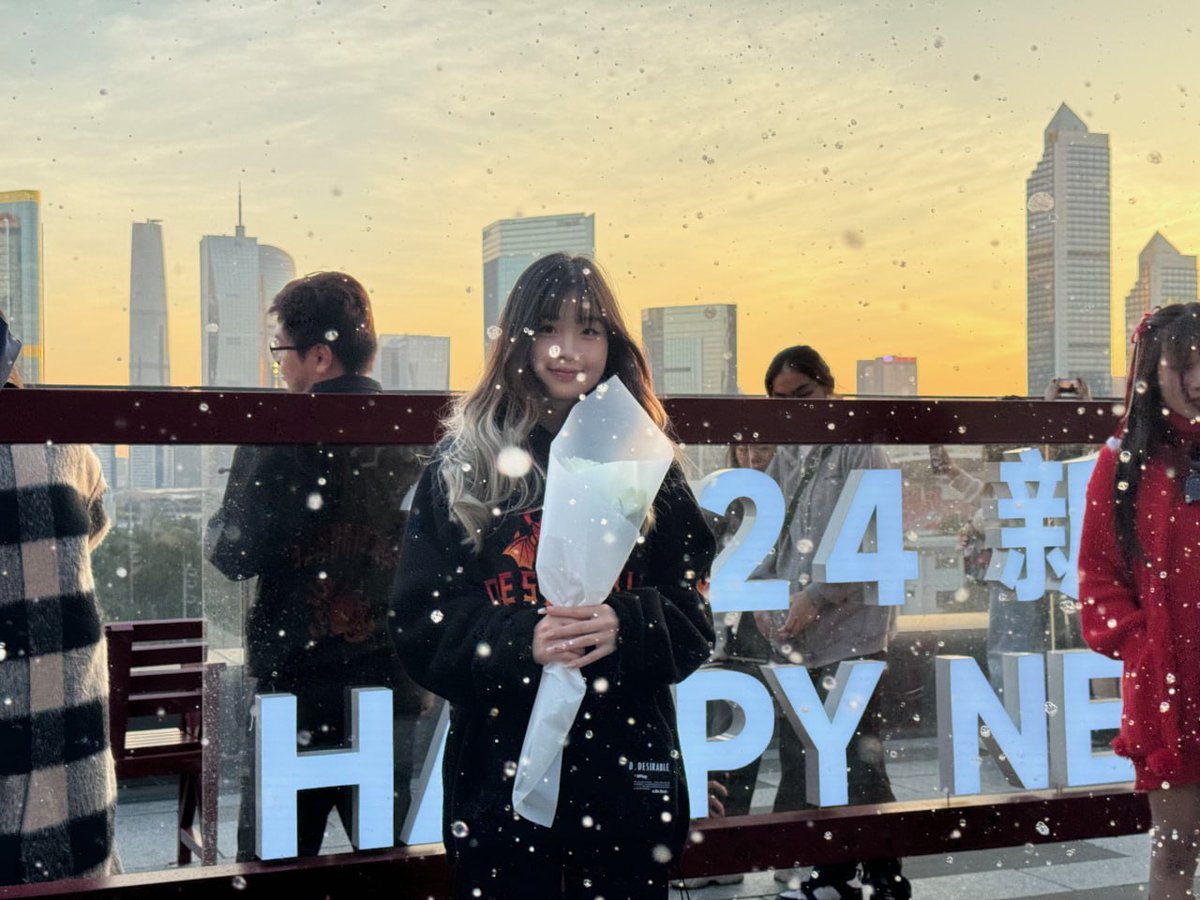 精品原图原档 tweet media