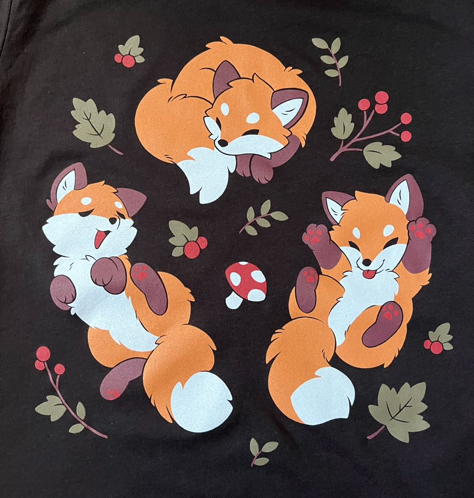Coffeeclaws's tweet image. Little fox shirt 🦊🍄🍃
Bringing these to Further Confusion!