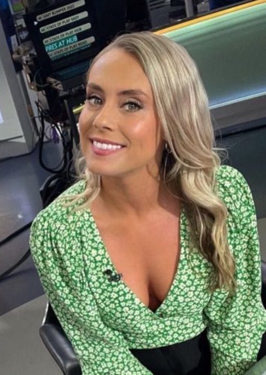 tv presenters tweet media