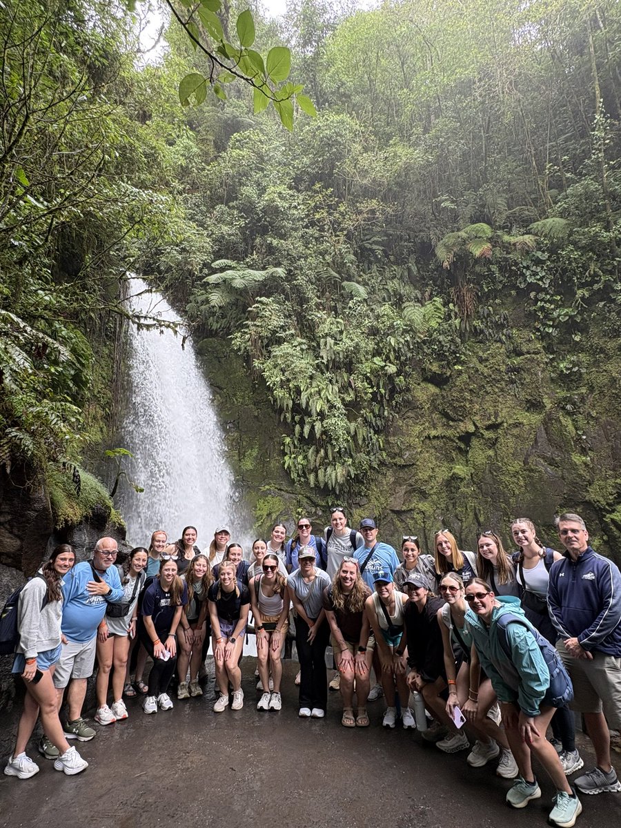 VWUSOFTBALL's tweet photo. Welcome to Costa Rica! #outlove https://t.co/bKZXtAmJ2n