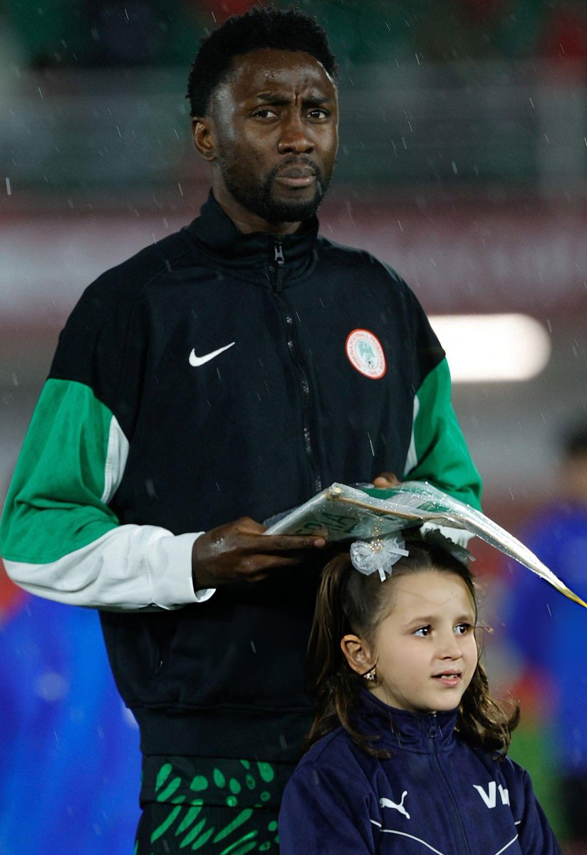 A Seleção da Nigéria vive dias conturbados na CAN.

Após a Federação falhar o pagamento dos prémios de jogo, os jogadores chegaram a ameaçar não ir a jogo frente à Argélia, nos quartos de final.

Foi então que o capitão Wilfred Ndidi garantiu que assumiria, do próprio bolso, o