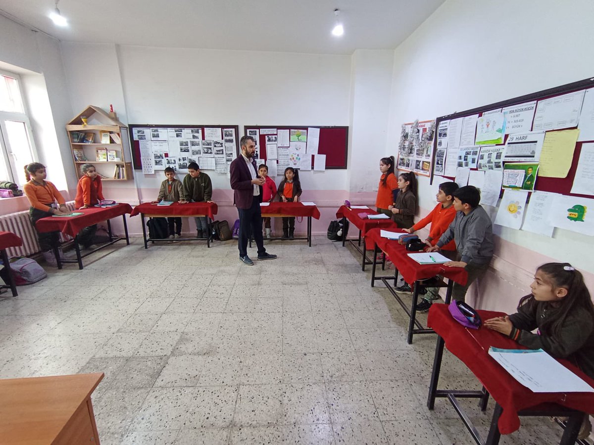 saityildirimerz's tweet photo. Madde ve Sanal Kumar Bağımlılığı ile mücadelede etkin adımlar atmaya başlıyoruz. "Madde ve Sanal Kumar Bağımlılığı ile Mücadele " konusu kapsamında Melekli Atatürk İlkokulunda velilerimizle buluştuk. https://t.co/Pny5wdLSys