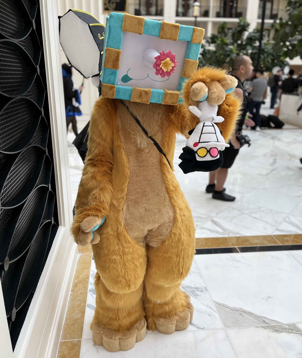 Bro look at this big rat my kitty tenna caught #DELTARUNE