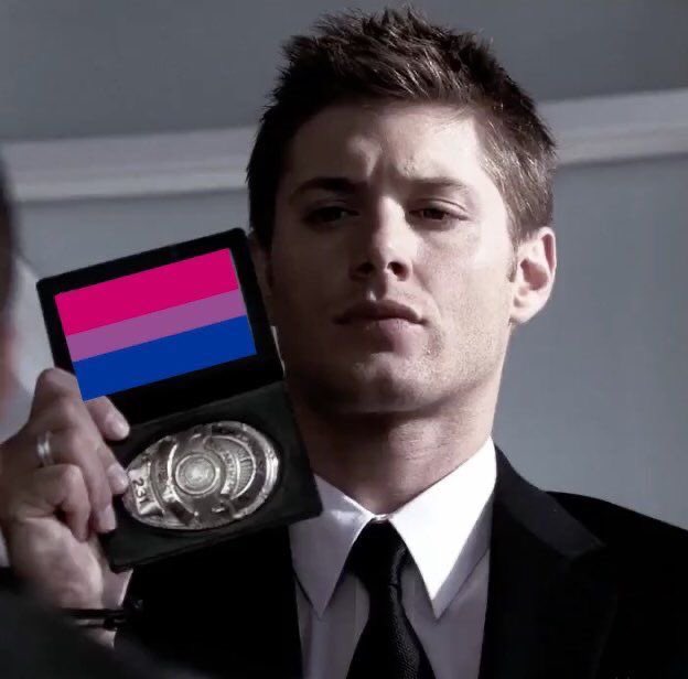 _cookiecas's tweet image. THE bisexual with proof