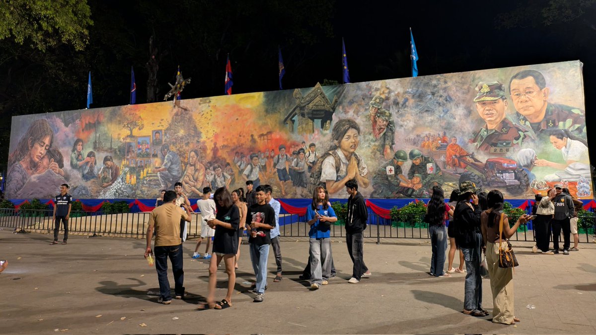 dir_suke_grey's tweet image. カンボジアはタイとの国境紛争で(現時点では停戦合意)先月の衝突で空爆もあり、100万人が避難しているというニュースもありました。シュムリアップでは、沢山のアーティストによる反戦のアートが描かれているというのを知り、完成したものを見ることができました。早く状況が改善することを願います🙏