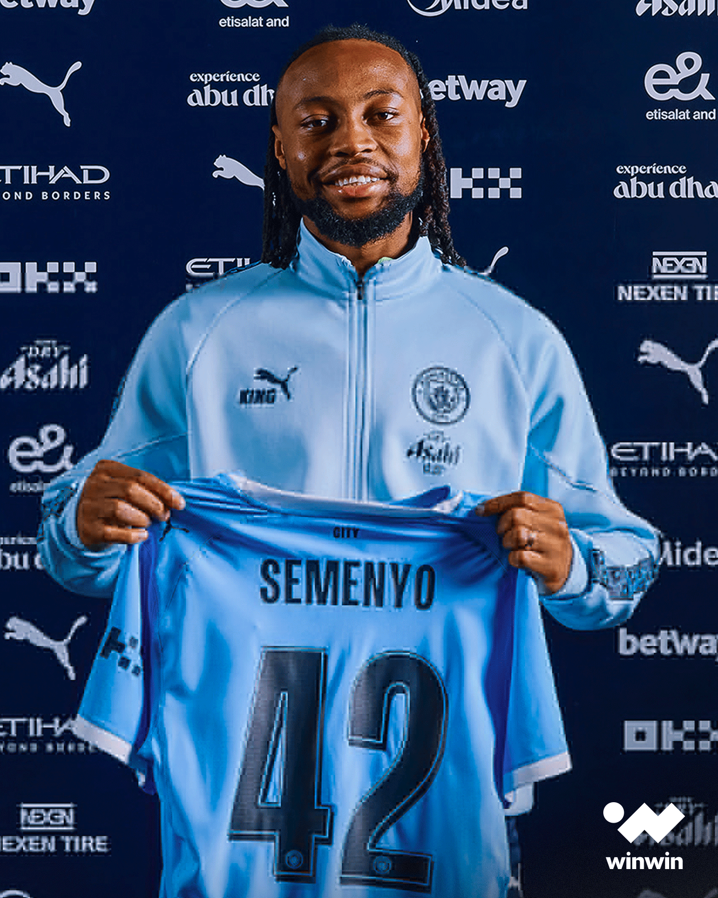 وسط معمعة الكان.. أحد اللاعبين الذين تفتقدهم أفريقيا في عرسها الكبير، ينتقل إلى أحد عمالقة الكرة العالمية. من بورنموث إلى مانشستر سيتي؛ الغاني أنطوان سيميو شد الرحال. سيميو اختار الرقم الأسطوري للإيفوري، يايا توري. نجم أفريقي جديد سيكتب تاريخه الخاص مع غوارديولا 