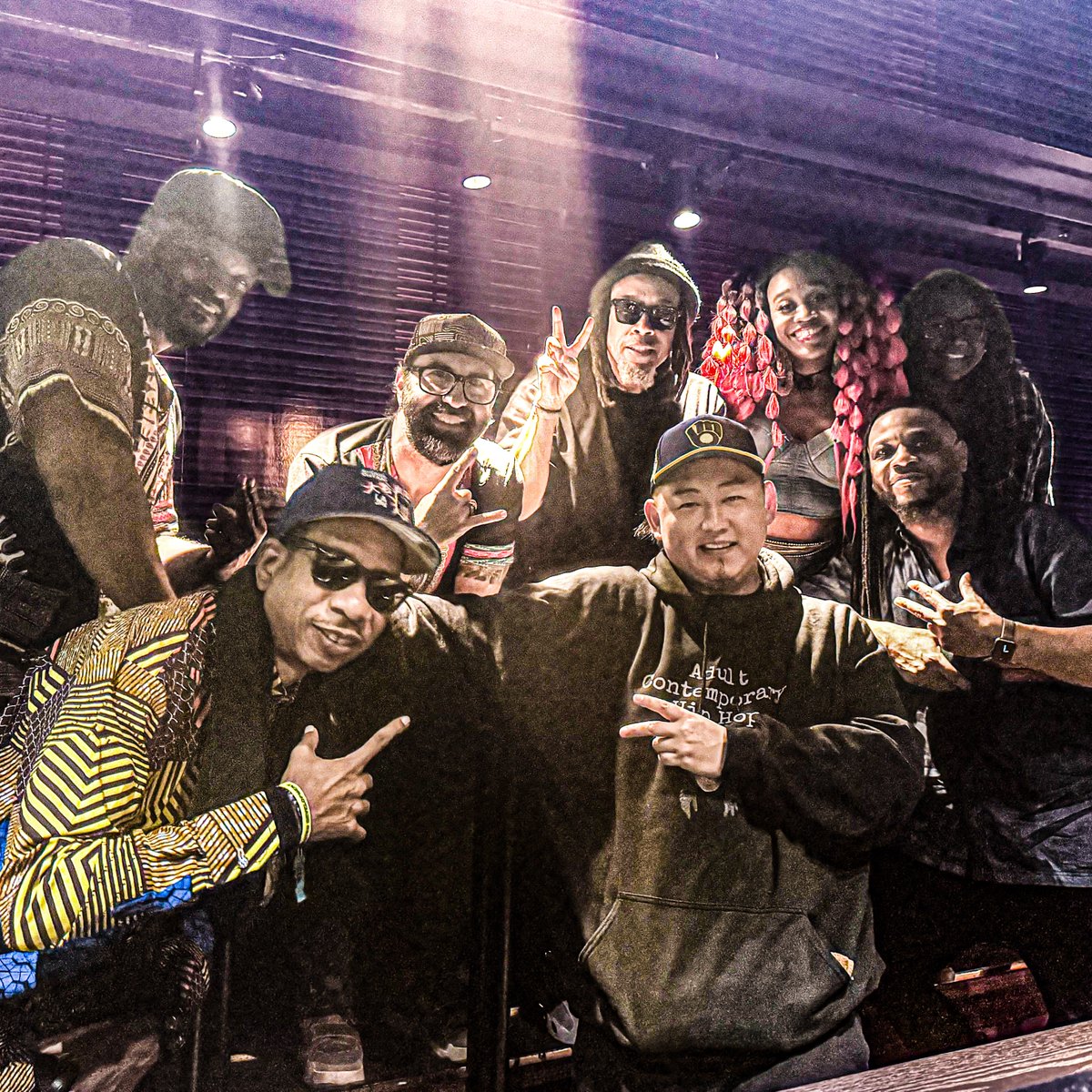 ToMsJookJoint's tweet photo. 【#Jook761】

💿Arrested Development - Live Forever [Feat. Twan Mack]
Prod by @Configa

「2025年 Best Songs Mix」は、Speechさんと同郷で、僕の友人のラッパーTwan Mackさんに捧げる1曲でスタート♪

大阪でのライブも最高でした🎤😭
@ADtheBand @Speech__
#MIDFM761 #DJトム #BestSongsof2025 https://t.co/EfB64b1bTy