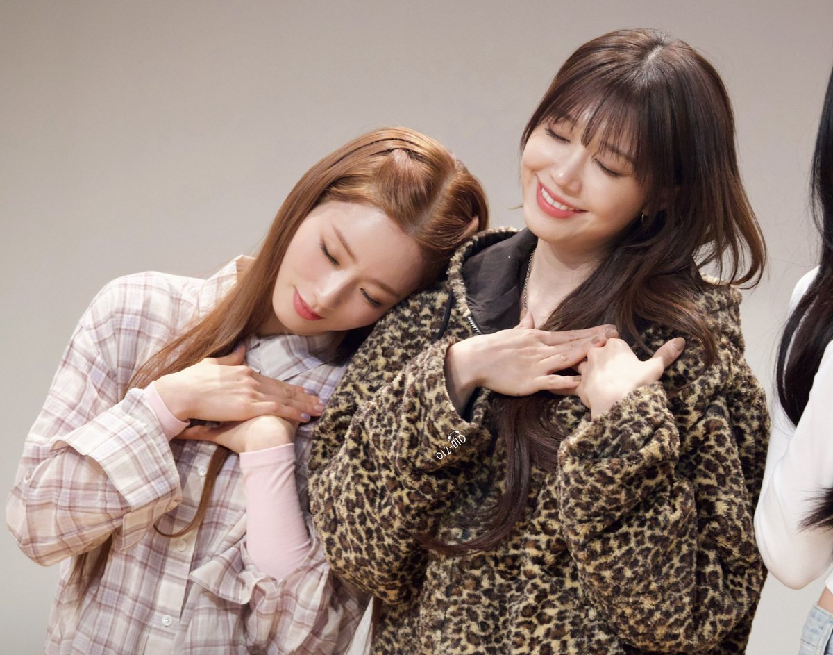 Forever__Eunji's tweet photo. 260109 RE:LOVE Ktown4u 은지 보미

@Apinkjej 🐶 @Apinkbm 🐥

베스트 프렌드으 93 

#Apink #에이핑크 #정은지 #은지 #郑恩地
#윤보미 #보미 #尹普美 https://t.co/90p0haqZee