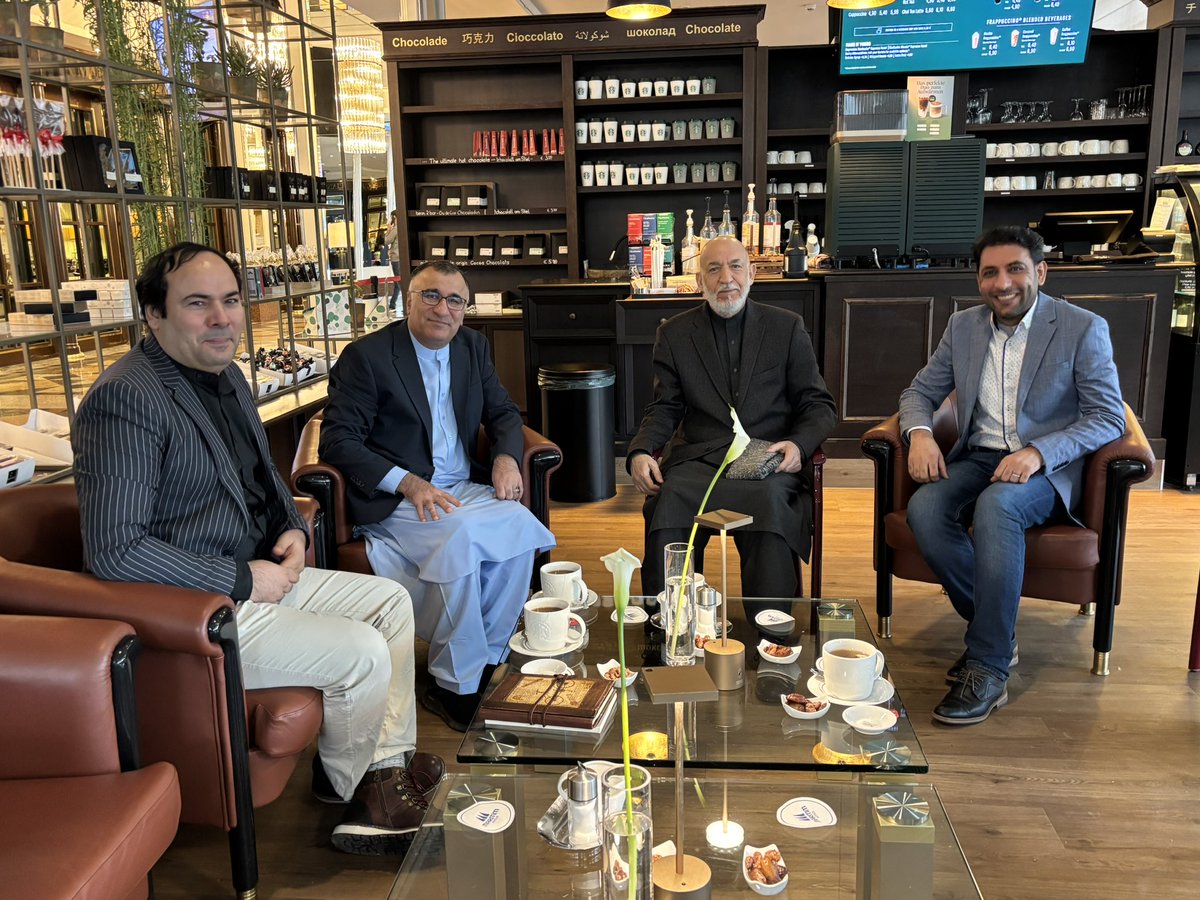 Mhalimfidai's tweet photo. د جرمني د بُن ښار کې مو د ښاغلي ولسمشر کرزي سره کتنه وکړه. نوموړي ټینګار وکړ چې جګړه د ستونزو د حل لار نه ده، بلکې سوله، ملي تفاهم او ملي یووالی یوازینۍ او دوامدارې حل‌لارې دي، لکه څنګه چې یې پخوا هم پرې ټینګار کاوه. هغه د نجونو د تعلیم په اړه ژوره اندېښنه څرګنده کړه او تعلیم یې د ټولنې د سالم پرمختګ لپاره یو بنسټیز اصل وباله.

نوموړي وویل چې د ناکامو تجربو تکرار باید و نه شي، بلکې ټول افغانان باید خپلې ستونزې د تفاهم، زغم او خبرو له لارې په خپل منځ کې حل کړي. زما په اند اوس چې کومې قومي ستونزې، اختلافات او ټکرونه رامنځته شوي دي، د ده د مشورو، سیاسي پوخوالي او پراخو تجربو په رڼا کې حل کېدای شي، ځکه نوموړی د افغانستان له ټولنیزو او قومي واقعیتونو سره ژوره بلدتیا لري.

د ولسمشر کرزي له تجربو څخه ډېره ګټه اخیستل کېدای شي. هغه یو دروند، باعزته او ملي فکر لرونکی مشر دی. له بده مرغه، ولس ډېر وخت ملي او رښتیني مشران ناوخته پېژني، خو تاریخ تل دا ثابته کړې چې د داسې شخصیتونو ارزښت د وخت په تېرېدو لا روښانه کېږي.
@KarzaiH