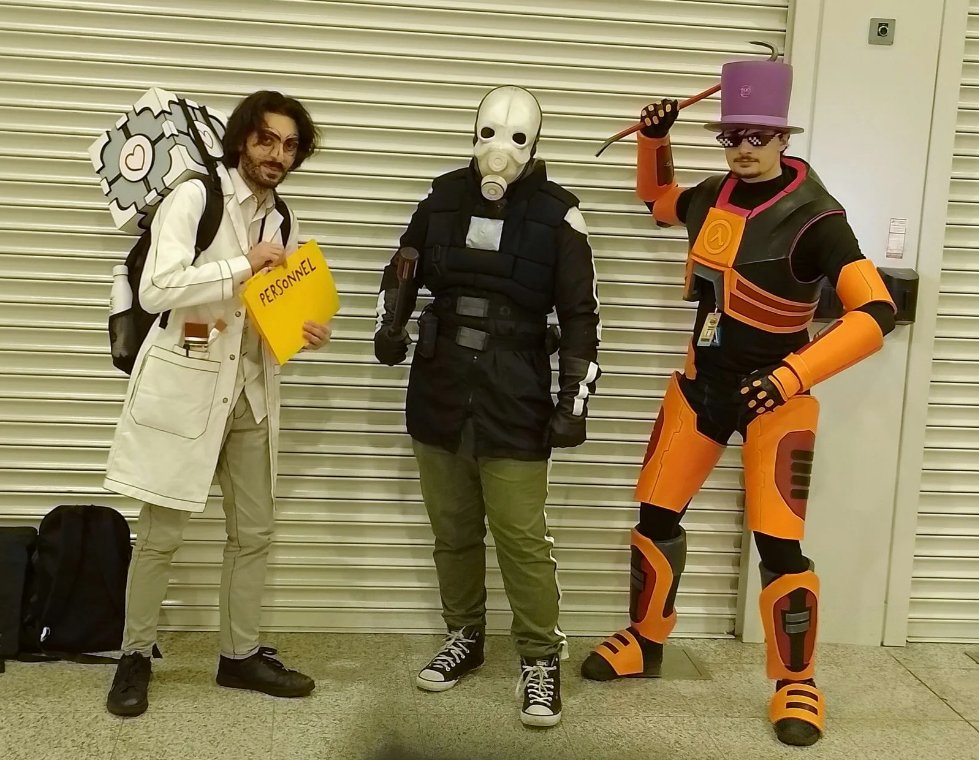 Valve Convention Cosplayers tweet media