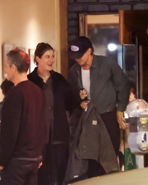 Chelygae's tweet image. Austin Butler ayer saliendo de un restaurante en LA.