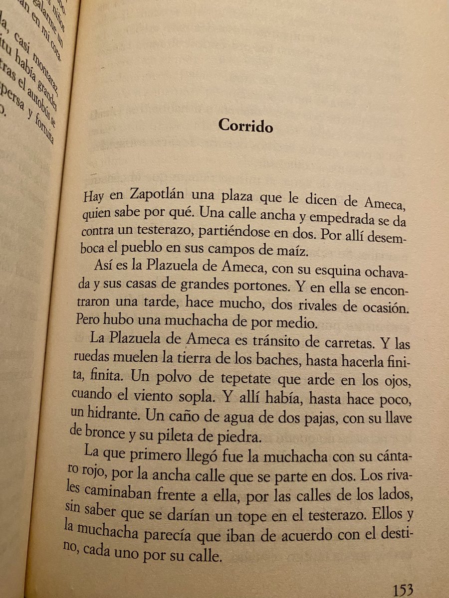 Cuando yo era un estudiante de preparatoria lo veía llegar a la Librería Gandhi de Av. Chapultepec en Guadalajara, viajaba en una moto Vespa y vestía una elegante capa negra y un sombrero. Hasta hace poco leí su impresionante obra. Juan José Arreola es uno de los grandes. 🙌🏼