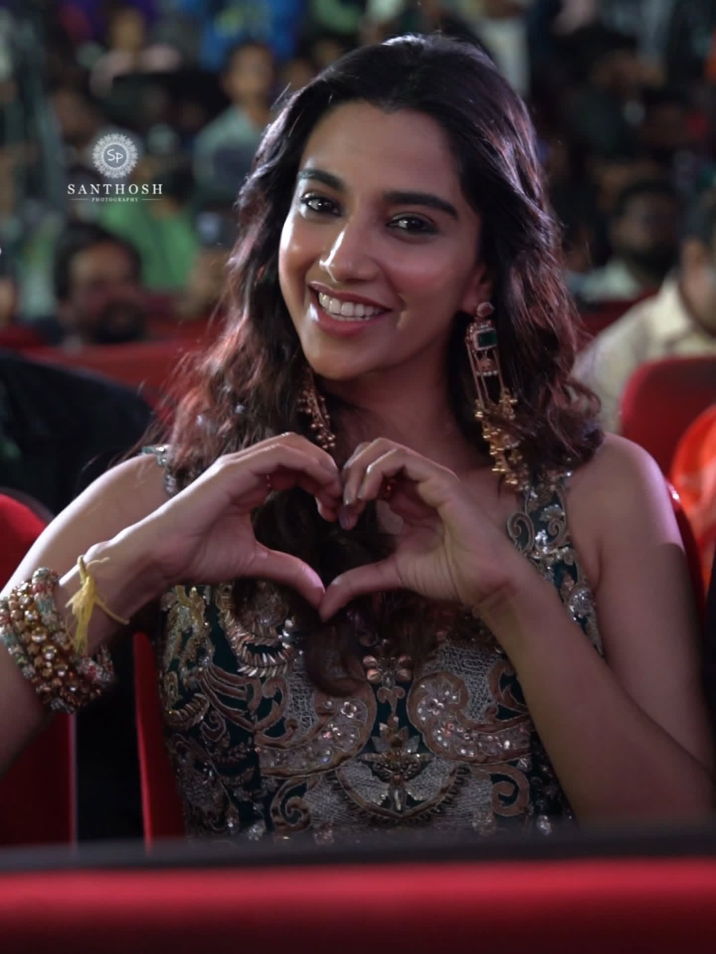 G-PRpiVasAINbXf?format=jpg&name=large