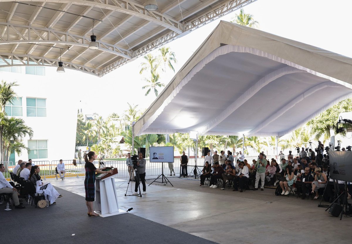 Efrainmoralesl's tweet photo. Hoy desde el hermoso puerto de Acapulco informamos sobre las obras de agua que estamos realizando por instrucciones de nuestra Presidenta @Claudiashein. https://t.co/5CmMMnwNDv