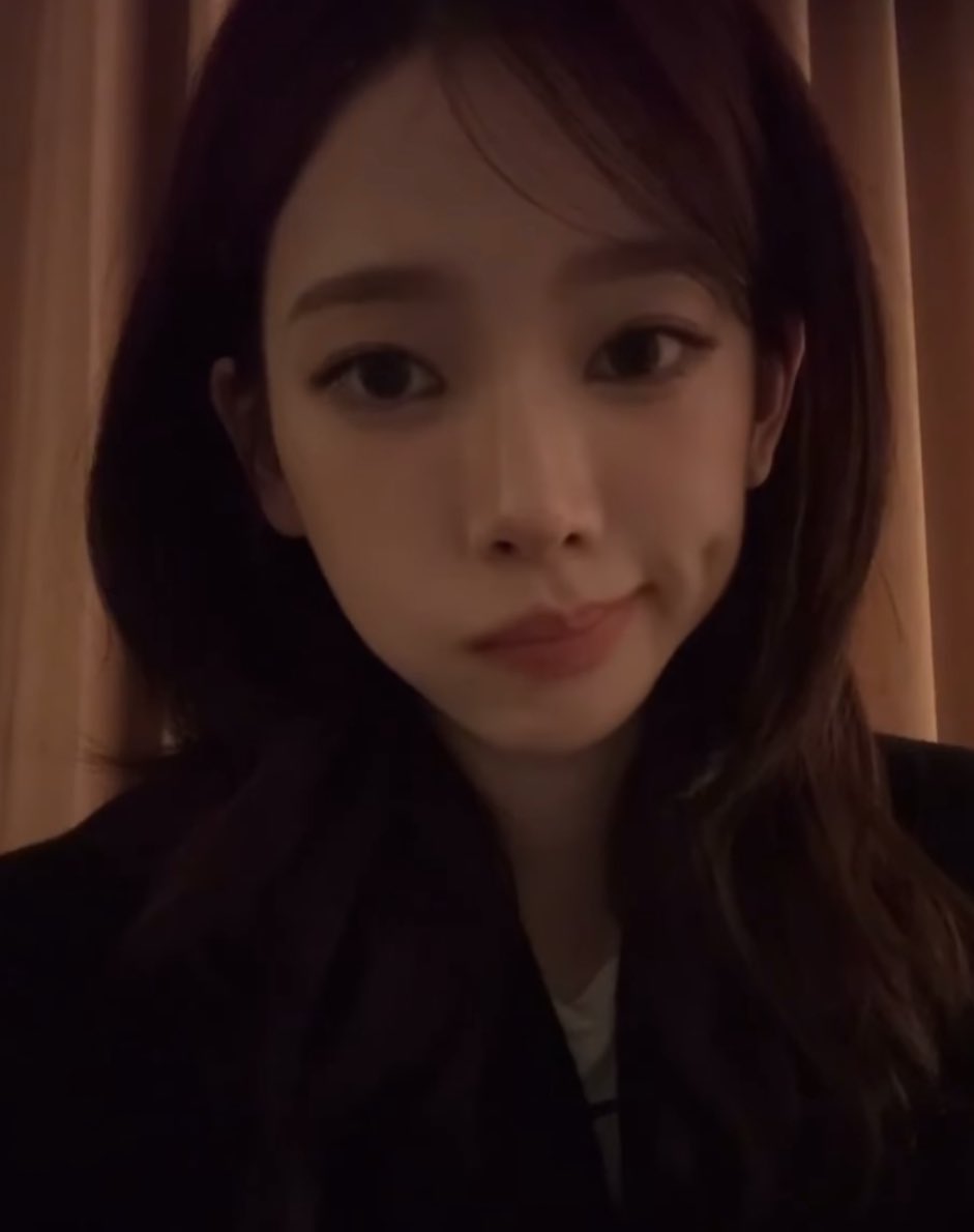 yjmist's tweet image. HER DIMPLE 😭😭😭😭