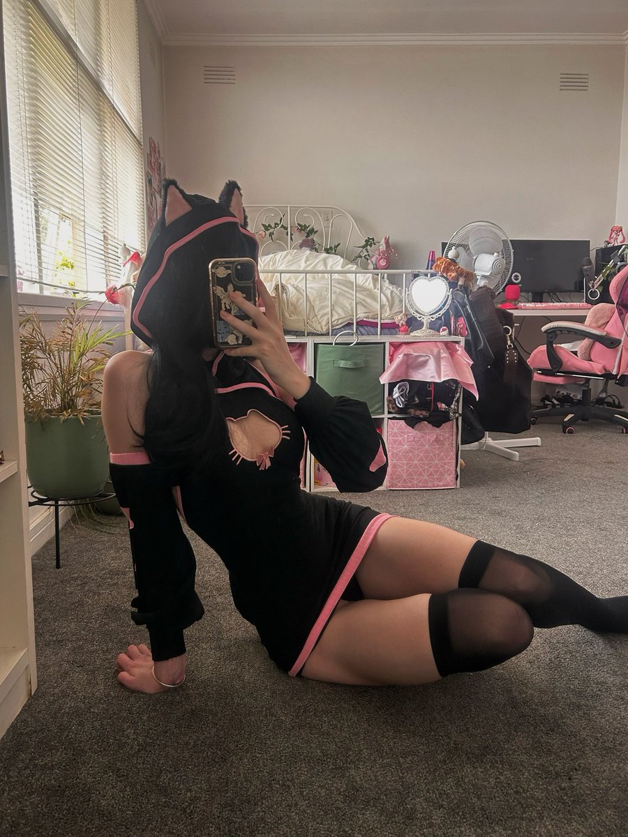 your personal neko girl 🐾