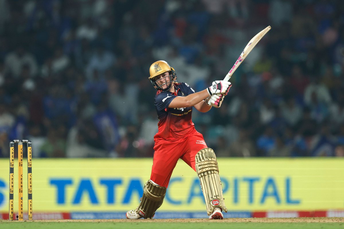 wplt20's tweet photo. It's all happening in the #TATAWPL Season opener!

2 off 1 needed 🥶

Updates ▶️ https://t.co/IWU1URl1fr

#KhelEmotionKa | #MIvRCB https://t.co/Ugo7b3rE0J