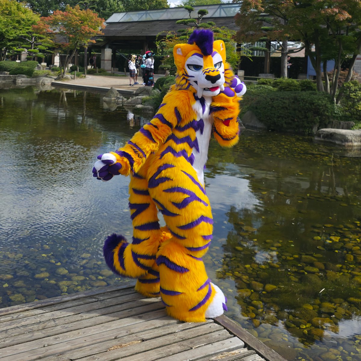 Just a quick #FursuitFriday 

🏙️ Eurofurence 29
🪡 <a href="/chilistudios/">Sweet Chili Studios</a>