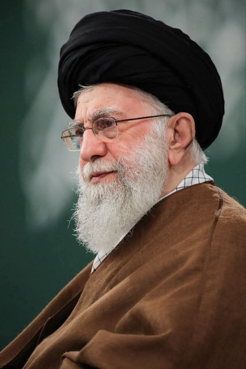 يا جنود السيد المستطاب كونوا كالطود لا تهزكم الشبهات ولا تغريكم الوسائل فالغاية واحدة والراية واحدة والقائد واحد  
#جنود_السيد_المستطاب