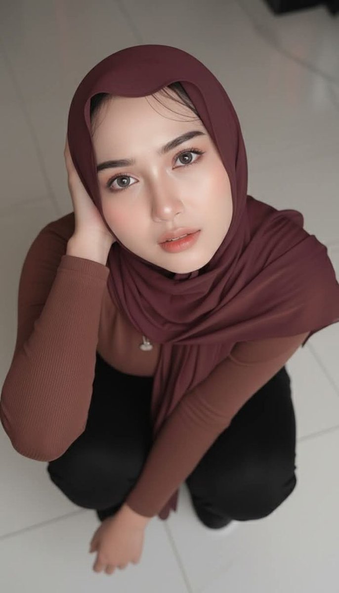 Assalamualaikum meri pyari behno! 🌙🤲
Bahut din ho gye online aaye
Padhai, family aur zindagi ke maslo mein uljhi rhi
Aaj dil kiya keh du, miss kiya tum sabko bohot!

Ya Allah, hum sabko hifazat de, imaan mazboot rakhe
Ab phir se saath hain InshaAllah 💕

Kaisi ho sab? ❤️