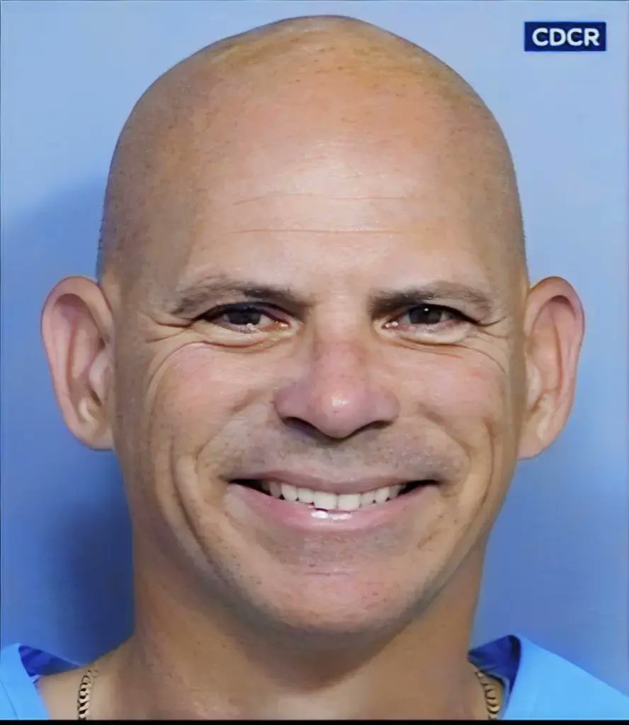Because you deserve for us to celebrate your birthday right now!... Happy birthday in advance, Lyle! 🥳❤️💪🏻👏🏻
#JusticeForErikAndLyle
#LyleMenendez