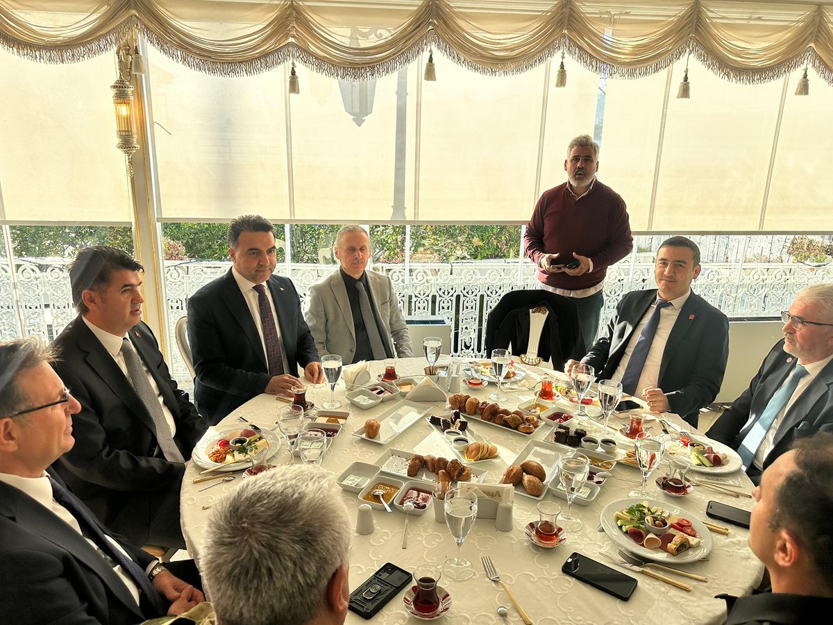 aksariyer's tweet image. Sarıyer Kaymakamımız Sayın Ömer Kalaylı’nın Kilis Valisi olarak atanmasının ardından düzenlenen veda programına, İlçe Başkanımız Halil İbrahim Kurşun ve teşkilatımızla birlikte katılım sağladık.

Sayın Cumhurbaşkanımızın tensipleriyle Kilis Valisi olarak atanan Sayın…