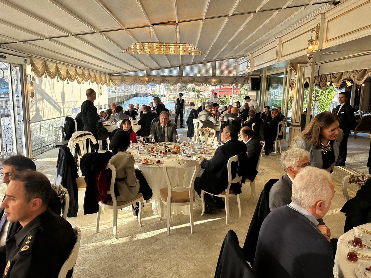 aksariyer's tweet image. Sarıyer Kaymakamımız Sayın Ömer Kalaylı’nın Kilis Valisi olarak atanmasının ardından düzenlenen veda programına, İlçe Başkanımız Halil İbrahim Kurşun ve teşkilatımızla birlikte katılım sağladık.

Sayın Cumhurbaşkanımızın tensipleriyle Kilis Valisi olarak atanan Sayın…