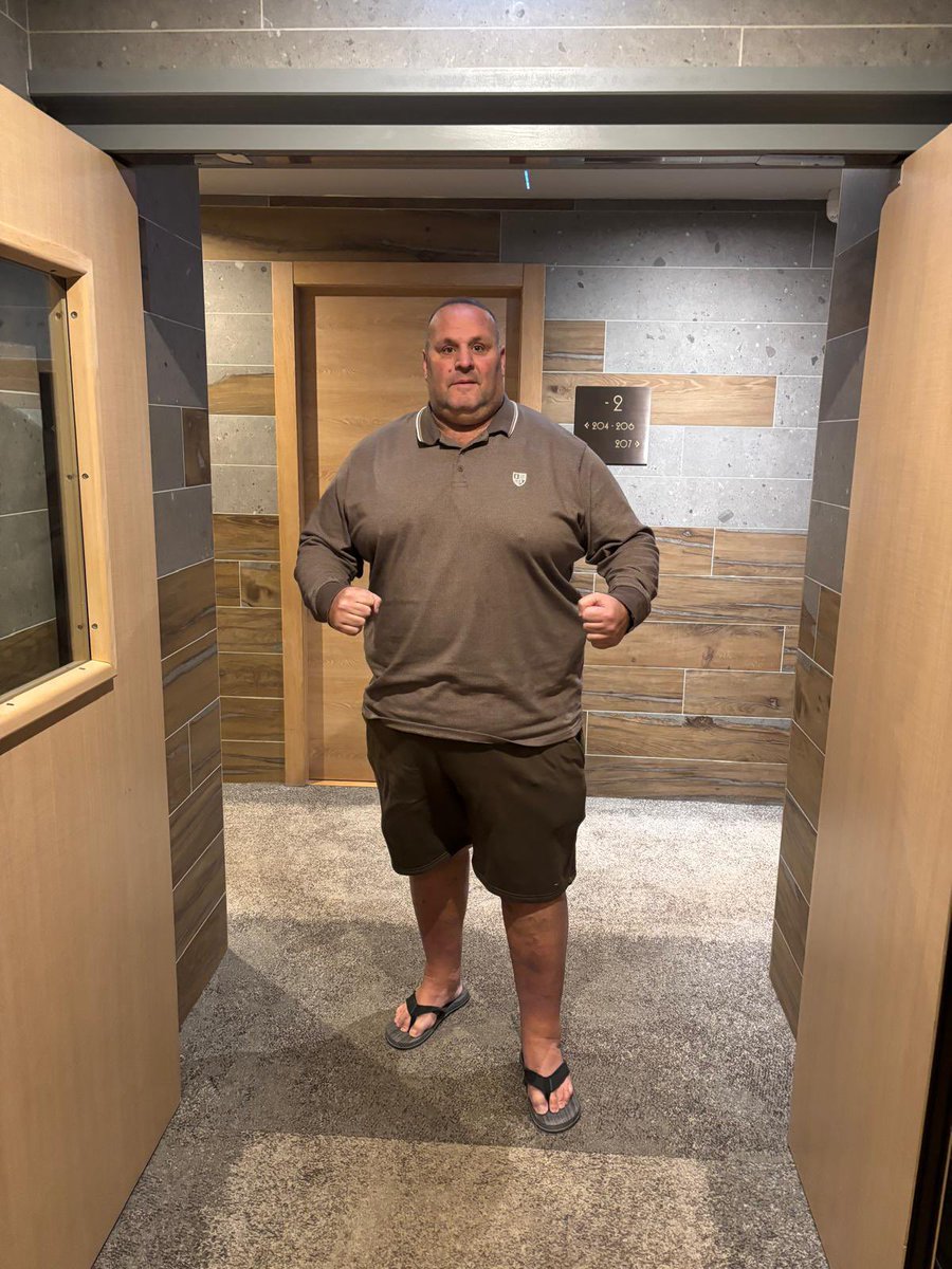 Johnfis08605918's tweet image. Happy Friday all. Le bosh