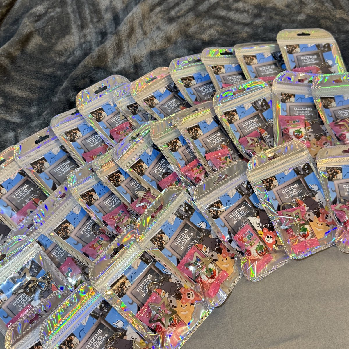 byeongltm's tweet image. freebies for riizing loud in jakarta by @steunseok @byeongltm @itaewonxz ⋆𐙚₊˚⊹♡

📆 January 10, 2026
📍 ICE BSD Hall 5-6

⋆ help rt &amp;amp; like
⋆ reach us &amp;amp; say hi pls! :)
⋆ kindly tag us when you get this freebies (˶˃ ᵕ ˂˶) .ᐟ.ᐟ

#RIIZINGLOUD_IN_JAKARTA 
#RIIZINGLOUDinJKT